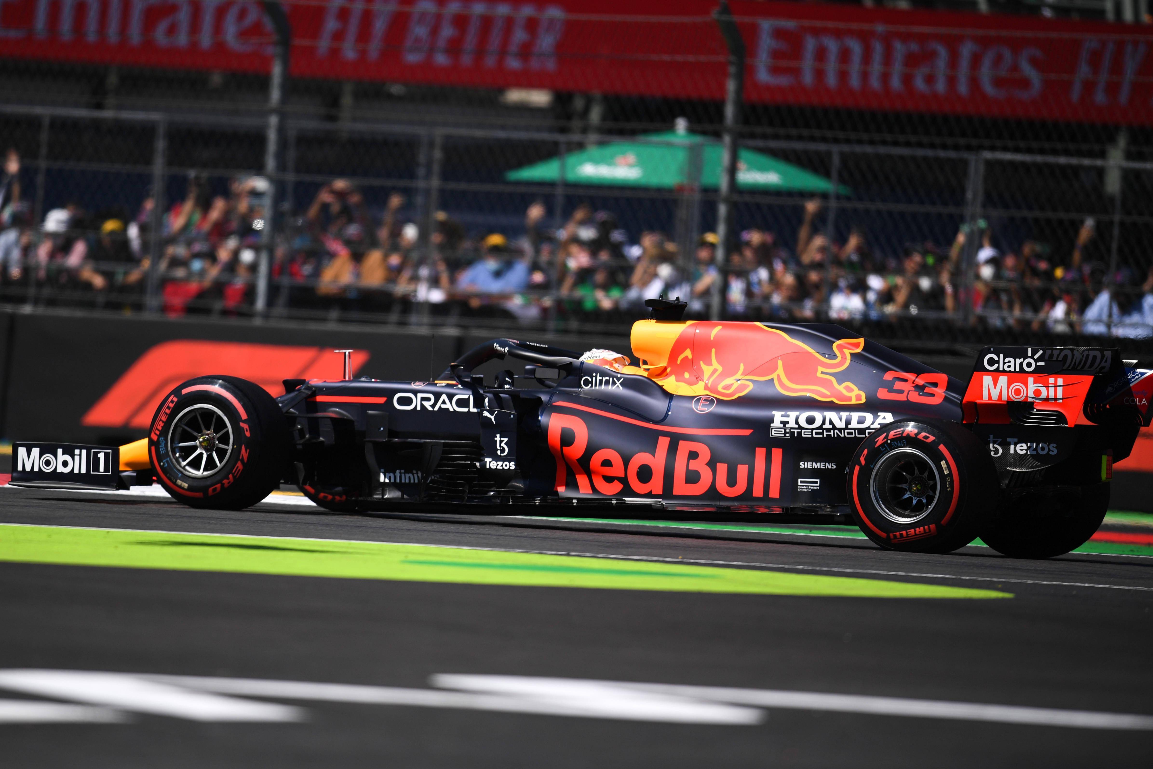 爱游戏-梅赛德斯鏖战红牛车队，汉密尔顿状态火热