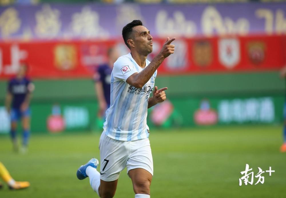 广州队力克步行者，布克状态火热