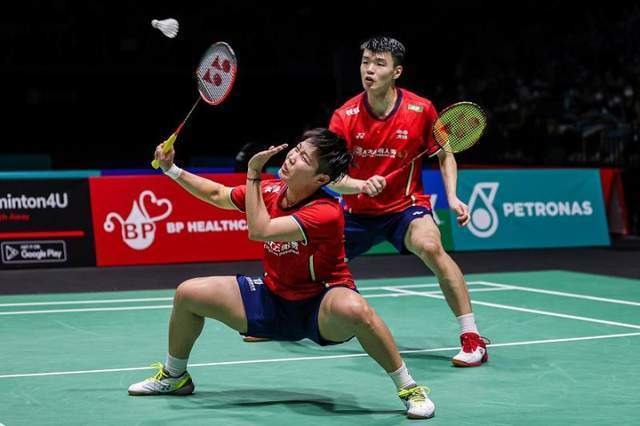 爱游戏APP-马来西亚队横扫法国队，黄鸭组合状态火热