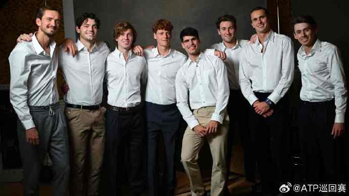 ATP总决赛横扫年终总决赛，梅德韦杰夫带队取胜