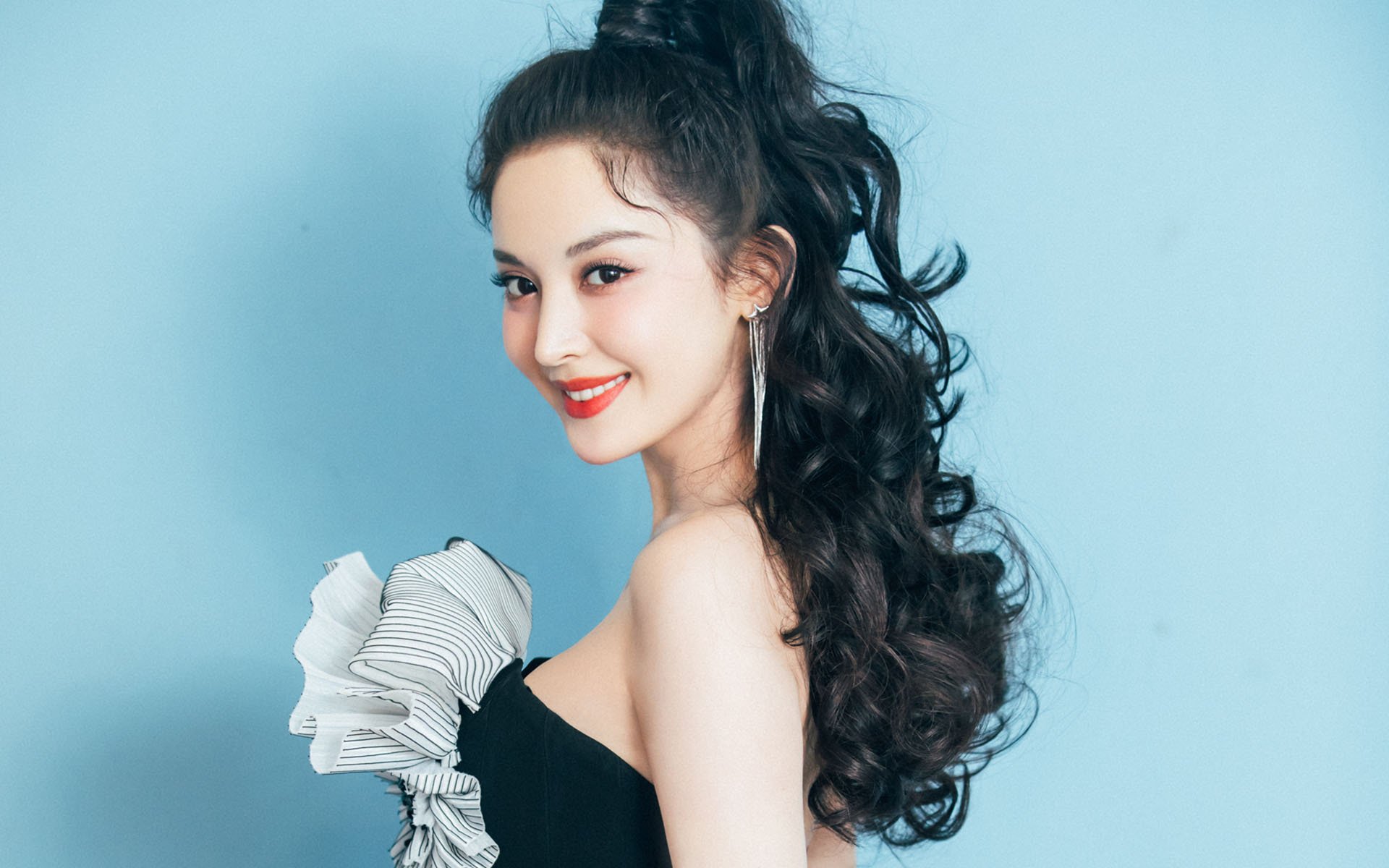 爱游戏官方入口-绿茵场即地缘棋盘，伊朗的库尔图瓦式破局