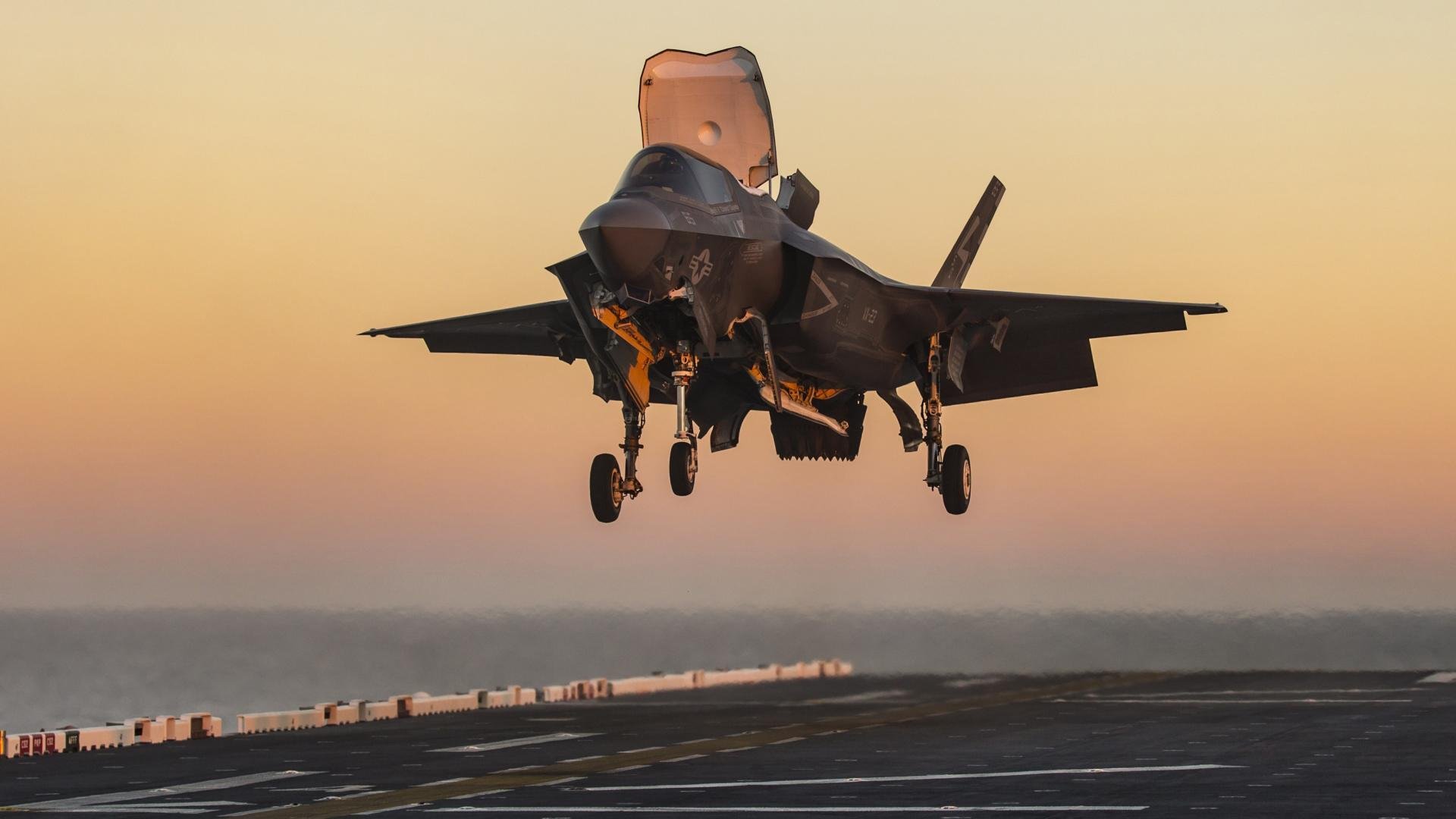 钢铁与绸缎，霍勒迪的死亡缠绕与公牛的五指牢笼