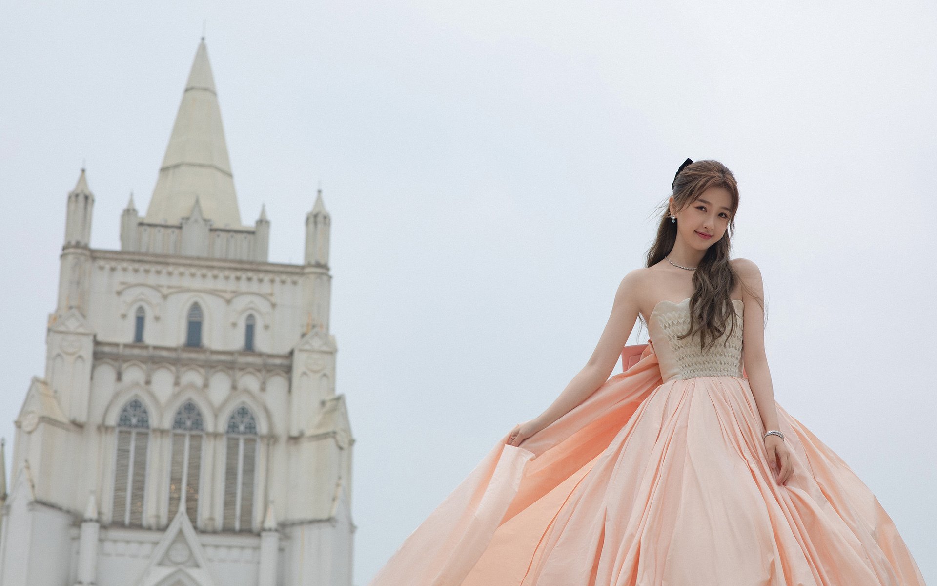 足球双星耀全球,马里火力席卷伊拉克,李刚仁德甲争冠战独掌乾坤