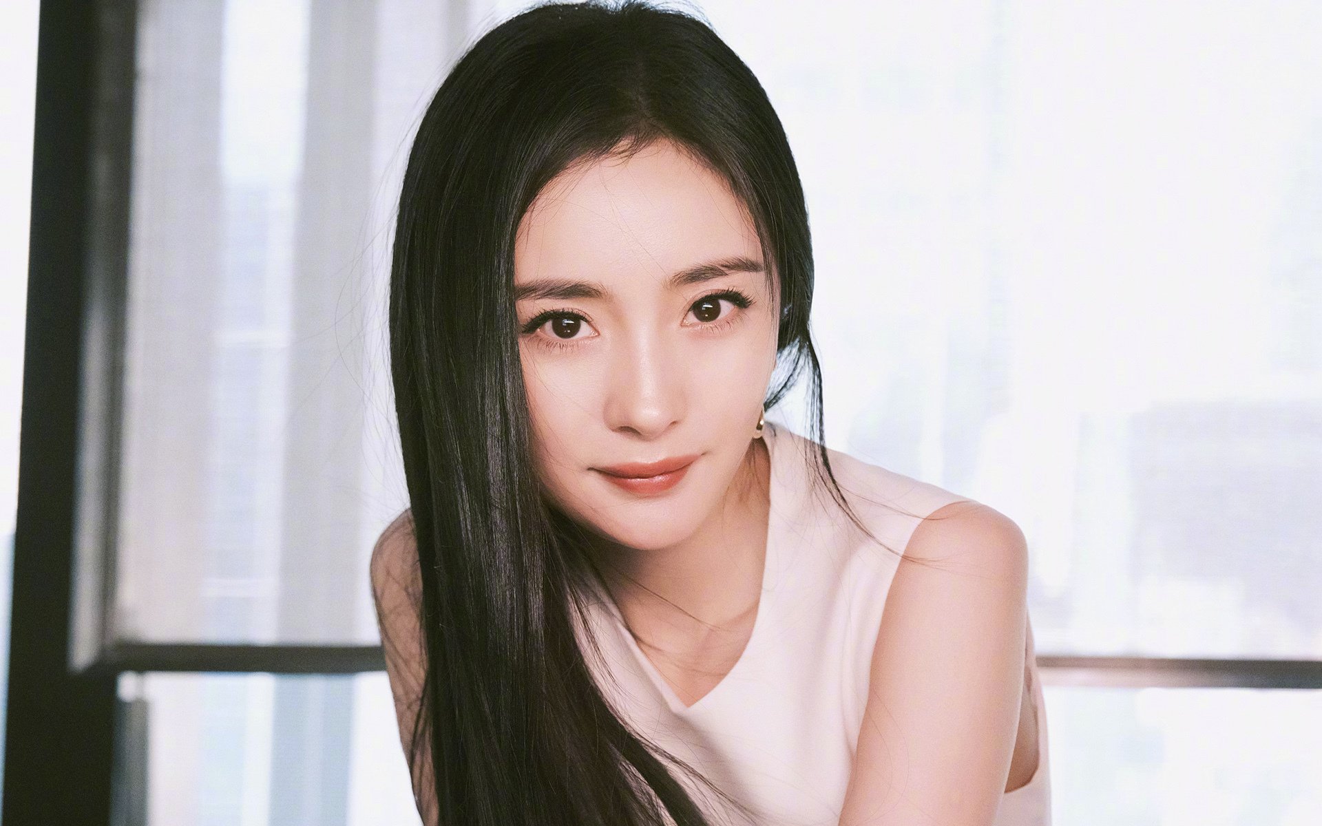 引擎轰鸣与地板回响，当范弗利特用F1节奏接管比赛